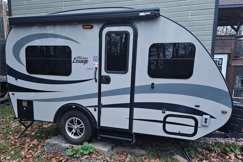 Roberto's Prolite Prolite lounge Travel Trailer