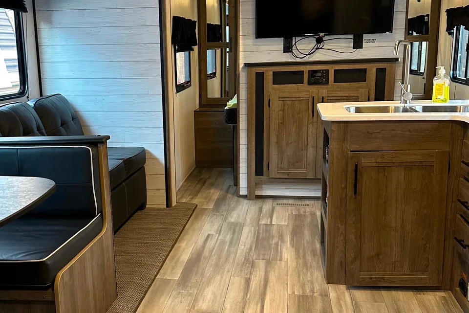 Heartland Pioneer Ds320 Travel Trailer
