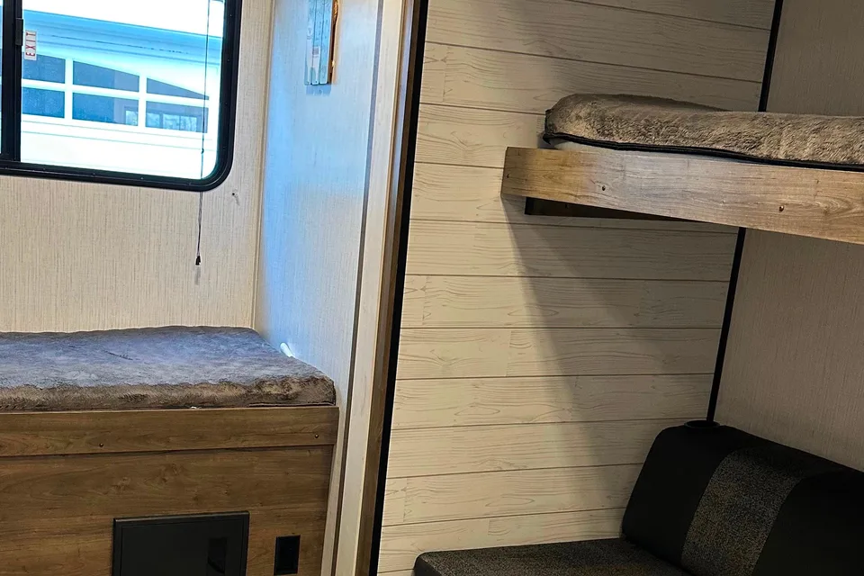 Heartland Pioneer Ds320 Travel Trailer
