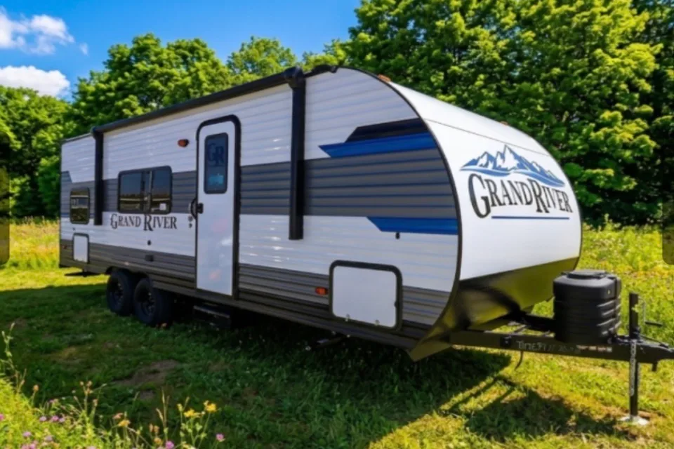 Becca's Grand River 25BH Travel Trailer