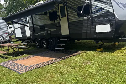 AC Unsinger’s camper Keystone Springdale Travel Trailer