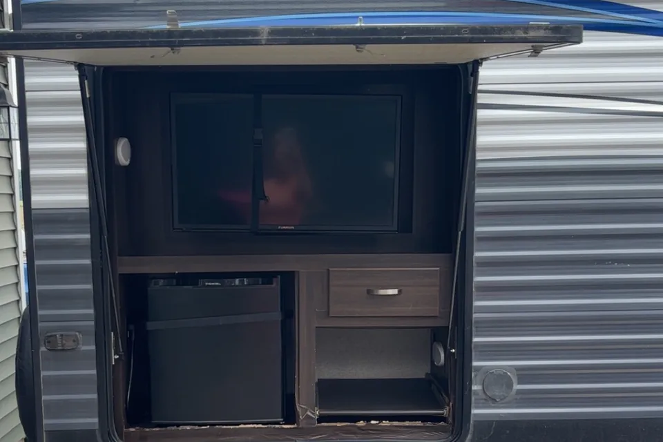 AC Unsinger’s camper Keystone Springdale Travel Trailer