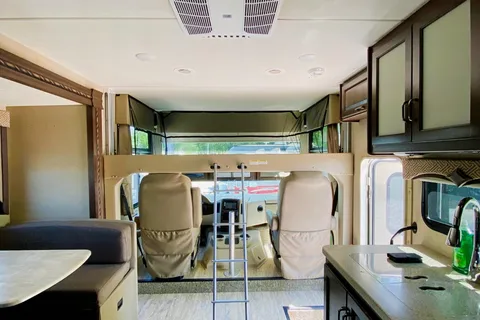 2018-Thor Hurricane Motorisé (Classe A) - Tout équipé pour des vacances magnifiques