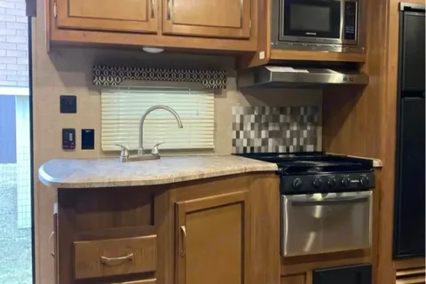BIG Family Fun, Year Round Coachmen Catalina Legacy Edition Travel Trailer