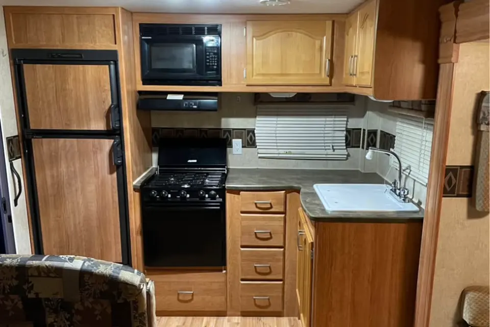 Super comfy 28 Ft Fleetwood Wilderness Travel Trailer