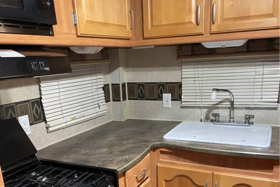 Super comfy 28 Ft Fleetwood Wilderness Travel Trailer