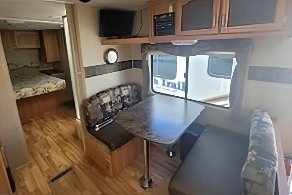 Super comfy 28 Ft Fleetwood Wilderness Travel Trailer