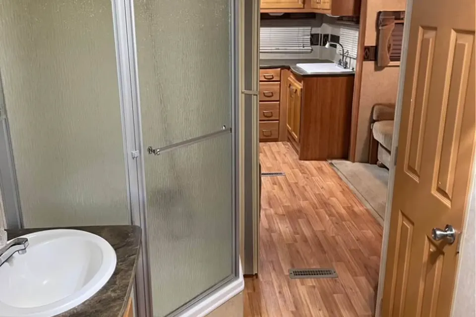 Super comfy 28 Ft Fleetwood Wilderness Travel Trailer