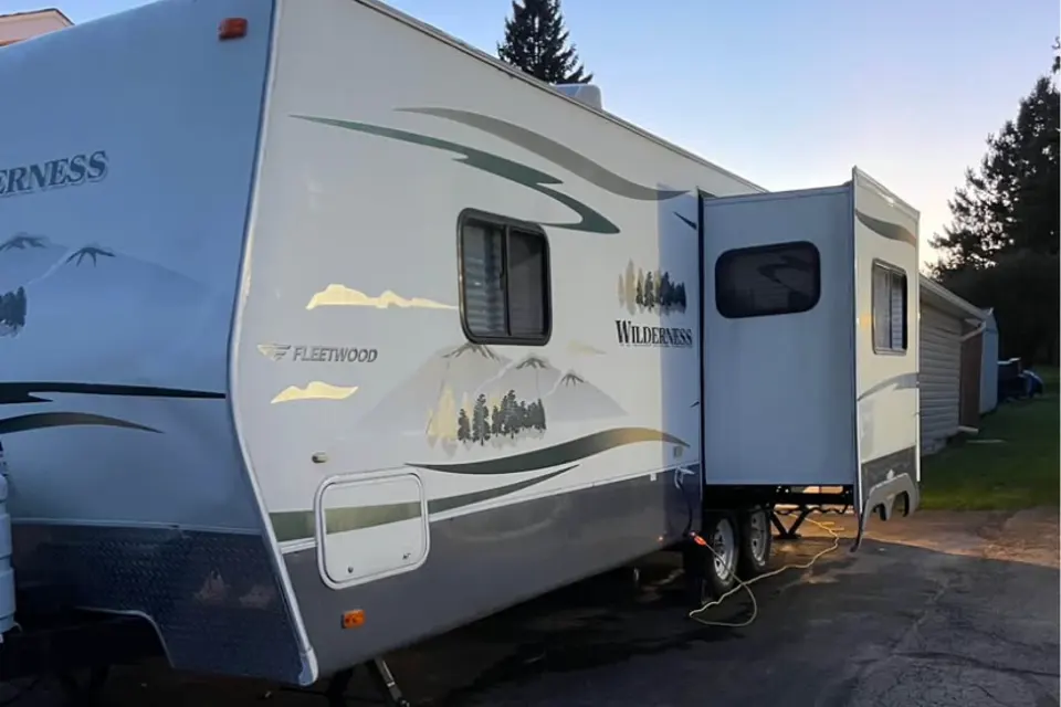 Super comfy 28 Ft Fleetwood Wilderness Travel Trailer