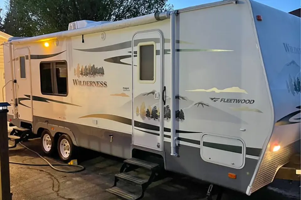 Super comfy 28 Ft Fleetwood Wilderness Travel Trailer