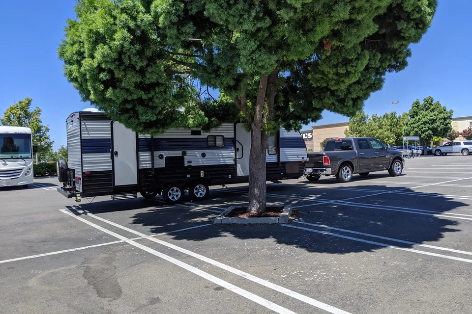 23 ft 1 Queen bed with Bunkbeds family friendly Travel Trailer