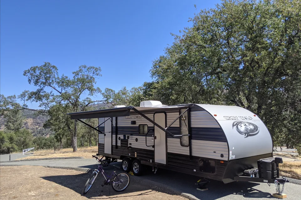 23 ft 1 Queen bed with Bunkbeds family friendly Travel Trailer