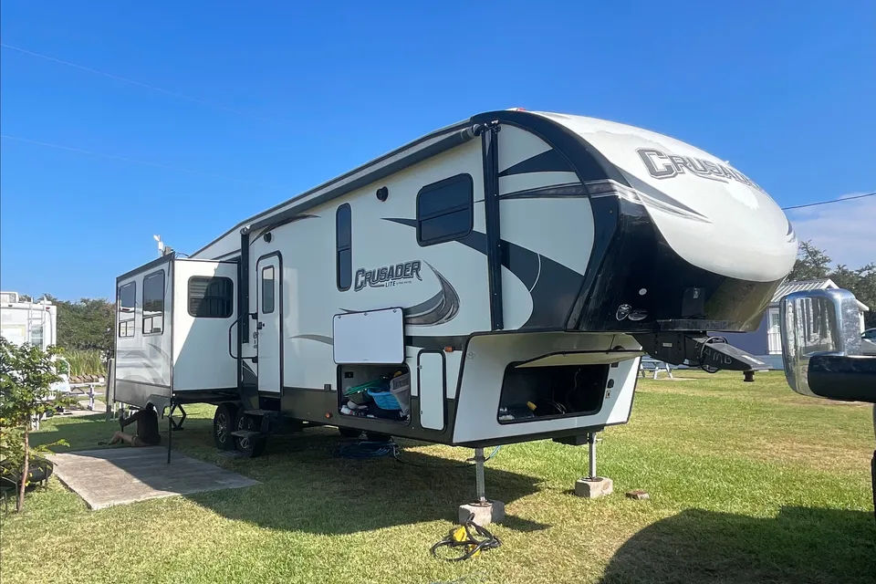 Kyle's Prime Time Crusader Lite Fifth Wheel
