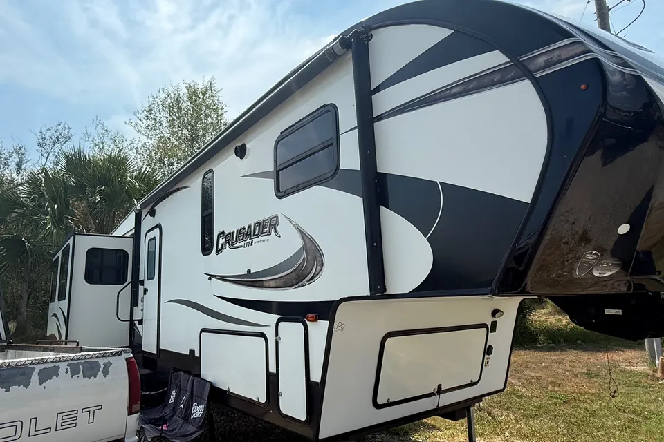 Kyle's Prime Time Crusader Lite Fifth Wheel