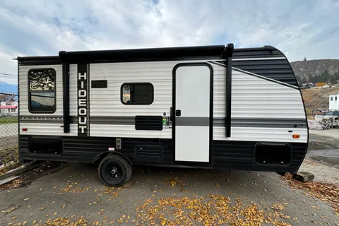 Viktoriya’s Hideout 2022 Travel Trailer