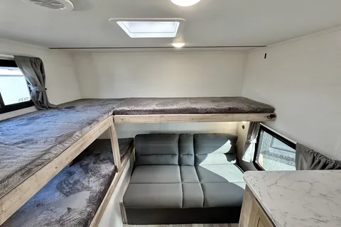 Your Family Vacation Spot / Grand River 32BRE Travel Trailer