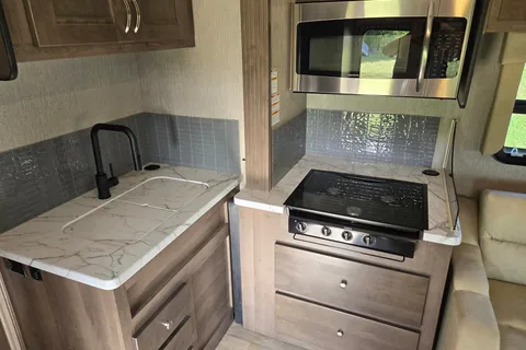 32' Bunkhouse | Bunks + Smart TVs | Pet/Smoke-Free
