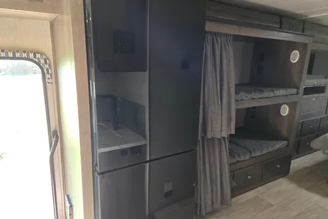32' Bunkhouse | Bunks + Smart TVs | Pet/Smoke-Free