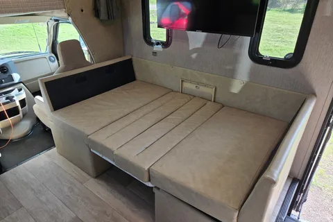32' Bunkhouse | Bunks + Smart TVs | Pet/Smoke-Free