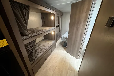 32' Bunkhouse | Bunks + Smart TVs | Pet/Smoke-Free