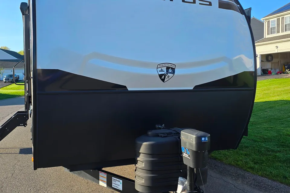Tate and Allison's Venture Stratus 302VBH Travel Trailer