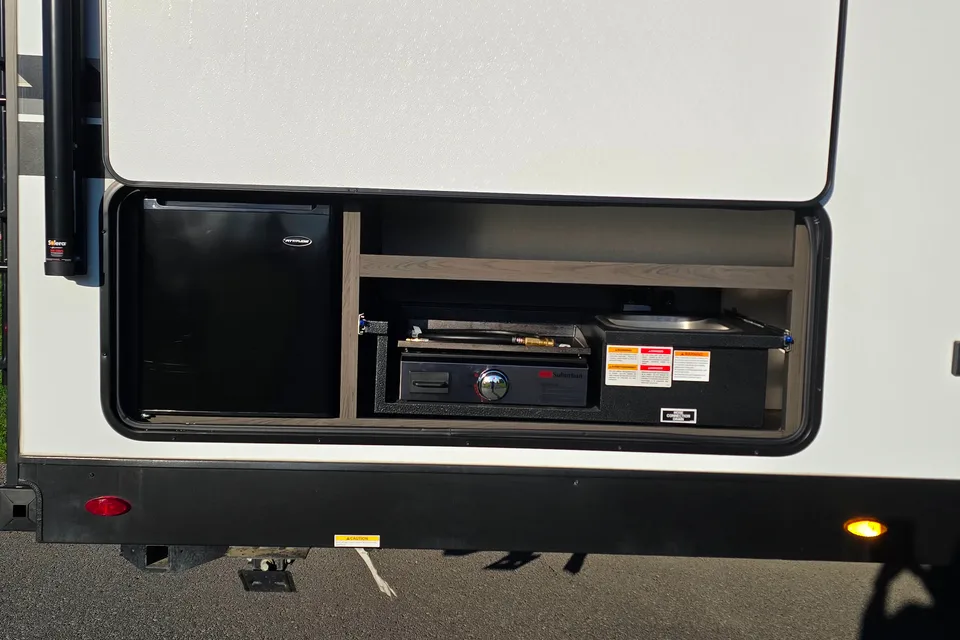 Tate and Allison's Venture Stratus 302VBH Travel Trailer