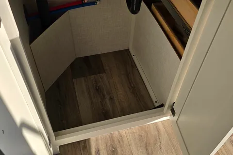 Tate and Allison's Venture Stratus 302VBH Travel Trailer