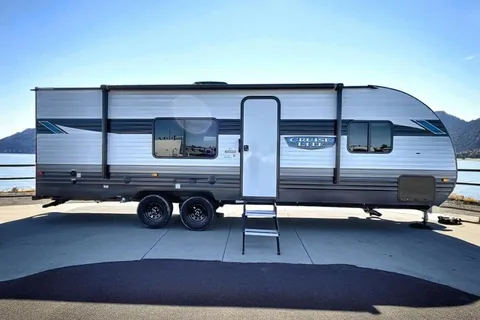 2024 Salem Sleeps 8 With Bunk Beds & Solar!