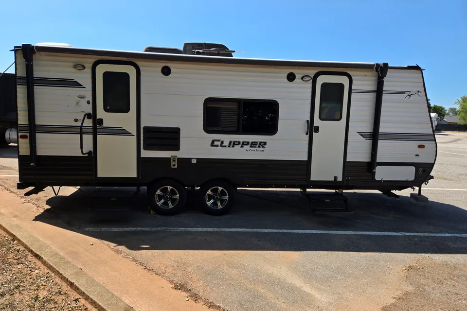 25ft. Forest River Coachmen Clipper Travel Trailer