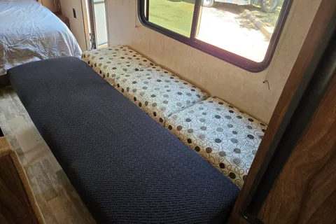 25ft. Forest River Coachmen Clipper Travel Trailer