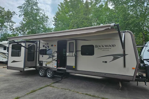 Steve 's Forest River Rockwood Signature Ultra lite Travel Trailer