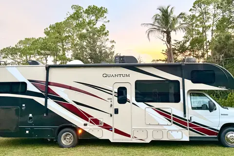 Thor Quantum LF31 bunk house Class C