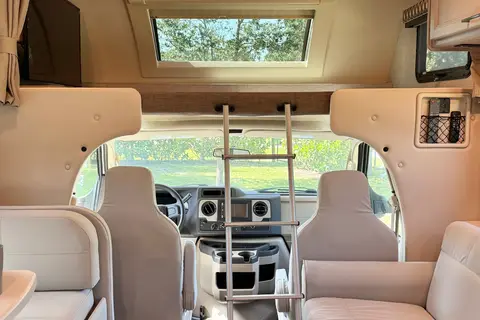 Thor Quantum LF31 bunk house Class C