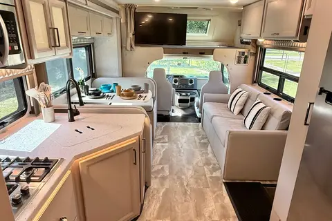 Thor Quantum LF31 bunk house Class C