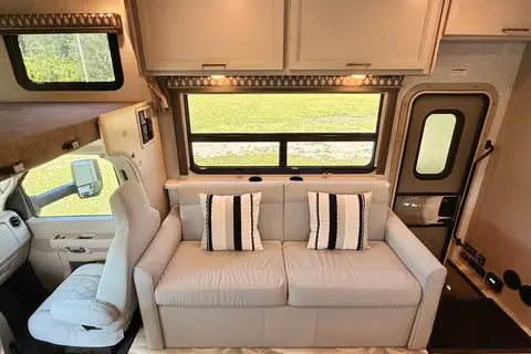 Thor Quantum LF31 bunk house Class C