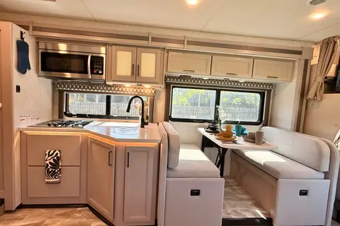 Thor Quantum LF31 bunk house Class C