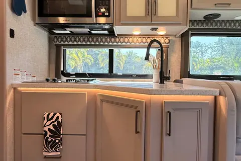 Thor Quantum LF31 bunk house Class C