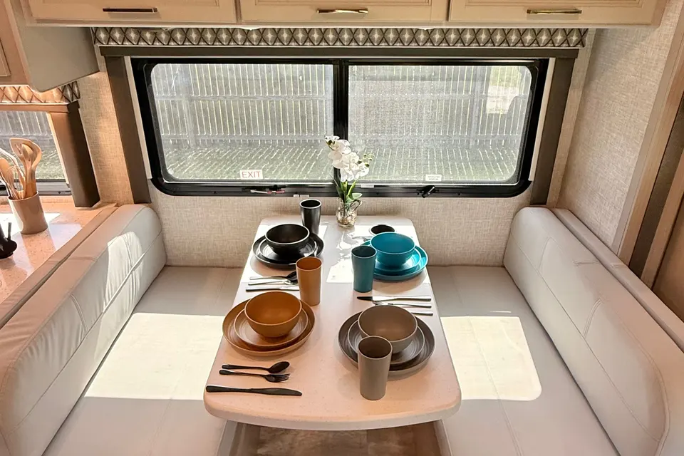 Thor Quantum LF31 bunk house Class C