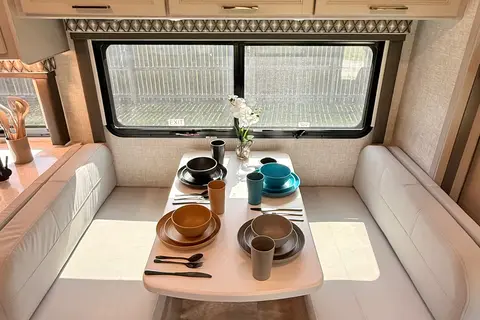 Thor Quantum LF31 bunk house Class C