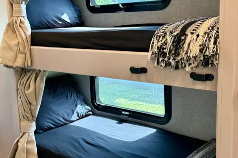 Thor Quantum LF31 bunk house Class C