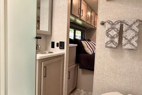 Thor Quantum LF31 bunk house Class C