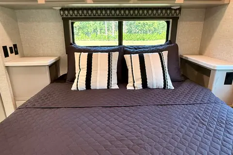 Thor Quantum LF31 bunk house Class C