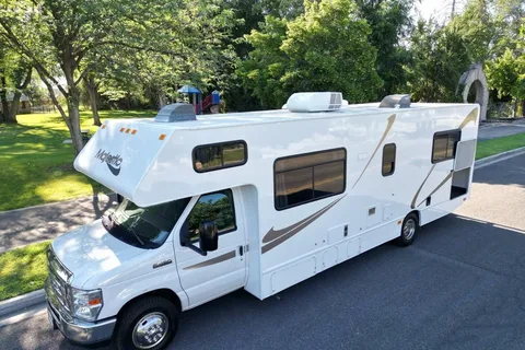 Fireside RV's 2019 Thor Motor Coach Majestic 28A - LMI1519