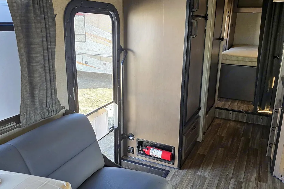 Fireside RV's 2019 Thor Motor Coach Majestic 28A - LMI1519