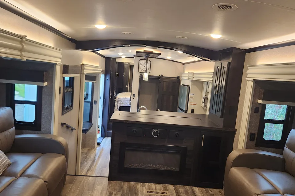 Ultimate Luxury RV Glamping Experience! - Delivery Only - NOT FOR OHV AREAS 