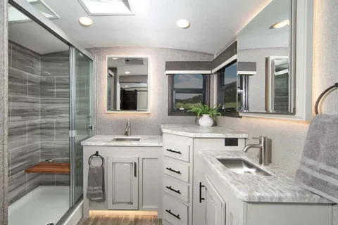 Ultimate Luxury RV Glamping Experience! - Delivery Only - NOT FOR OHV AREAS 