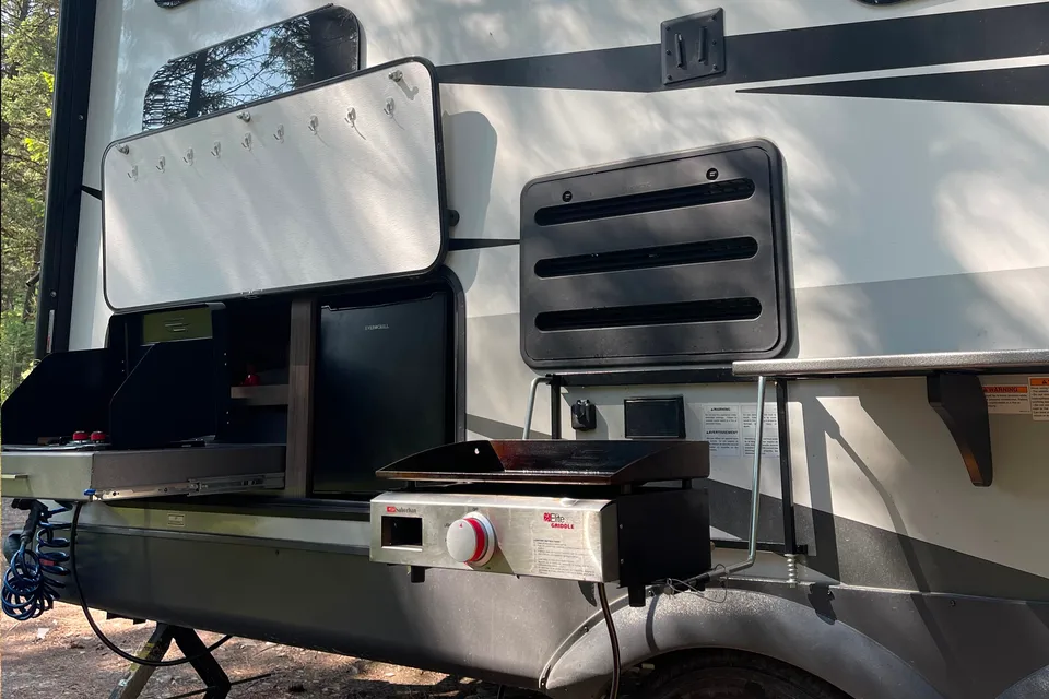 2022 Bunk House - Family Friendly & Fully Equipped Trailer w/ Generator & Bike Rack