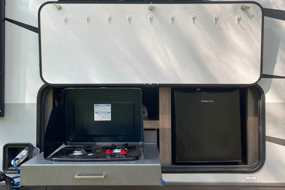 2022 Bunk House - Family Friendly & Fully Equipped Trailer w/ Generator & Bike Rack