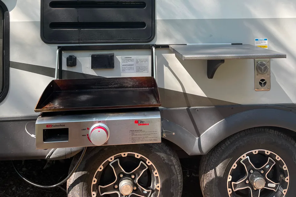 2022 Bunk House - Family Friendly & Fully Equipped Trailer w/ Generator & Bike Rack