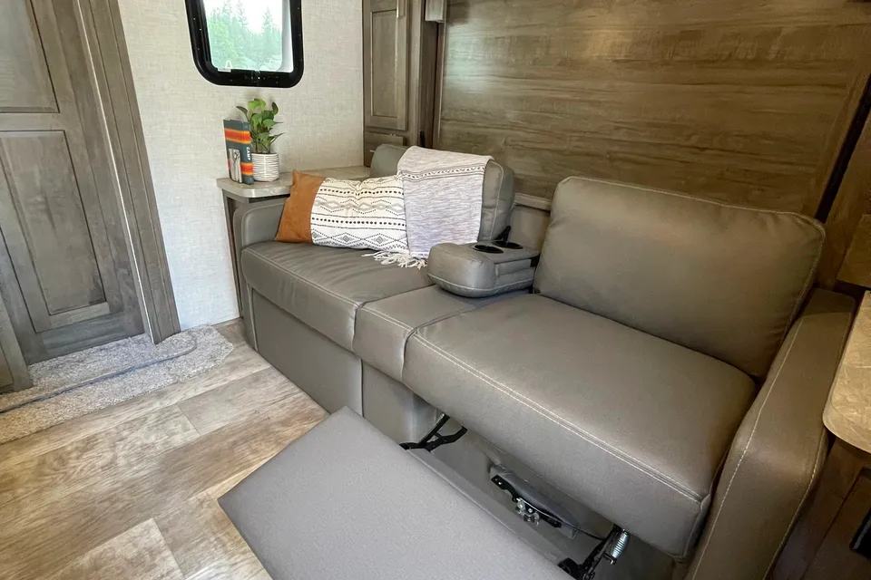 2022 Bunk House - Family Friendly & Fully Equipped Trailer w/ Generator & Bike Rack